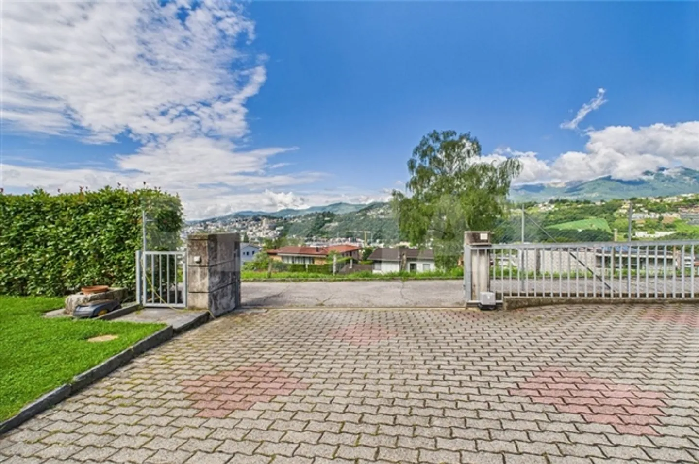 Casa bifamiliare in posizione privilegiata con vista sulla città di Lugano - Foto 5 di 13