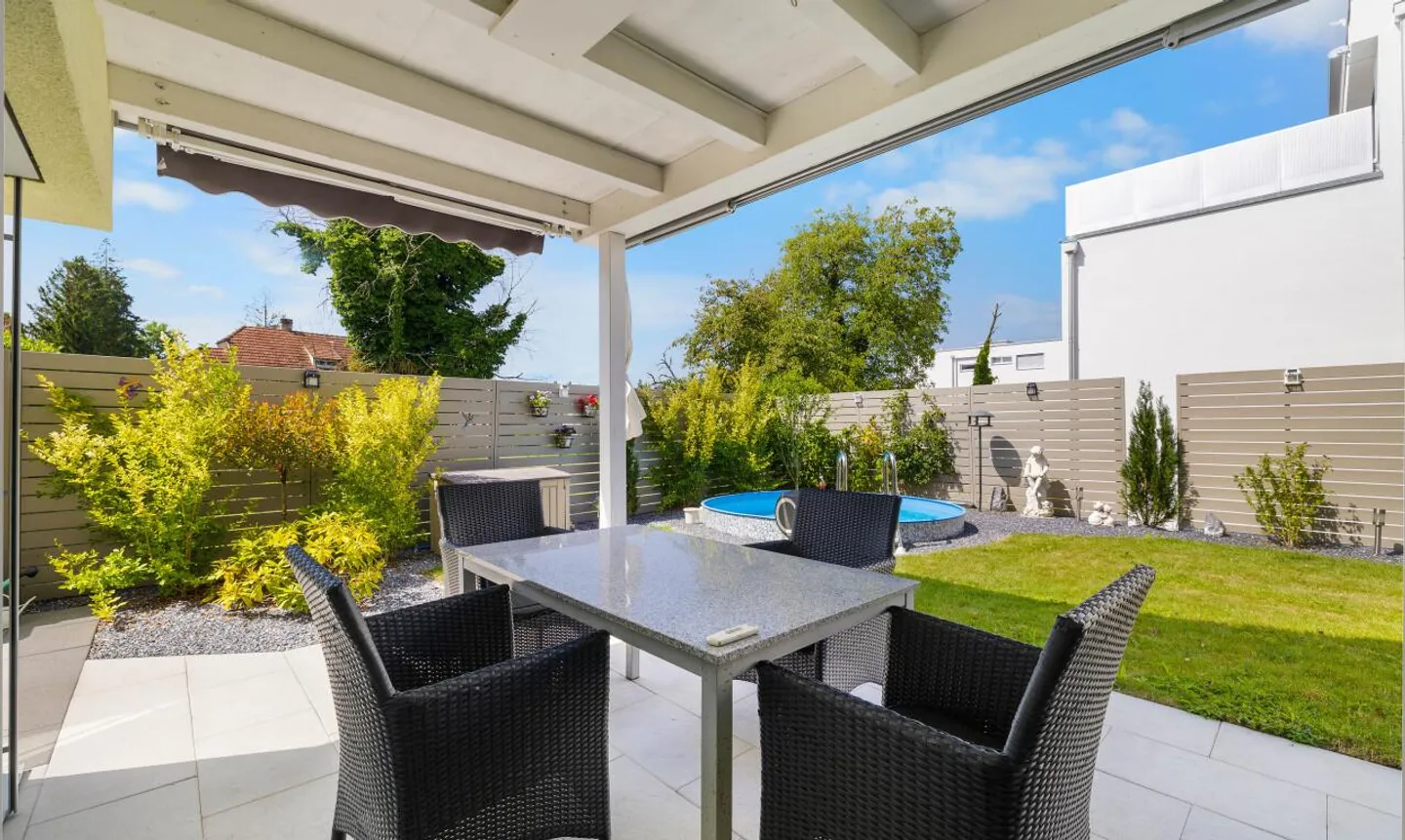 Traumhaftes Familienhaus mit Garten, Pool und zentraler Lage - Foto 1 von 13