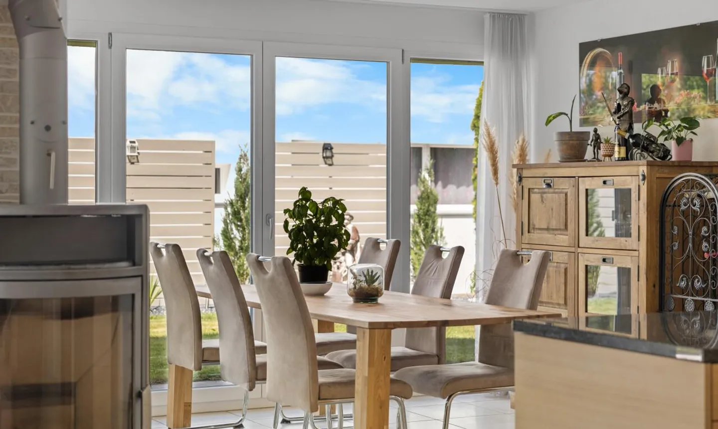 Traumhaftes Familienhaus mit Garten, Pool und zentraler Lage - Foto 3 von 13