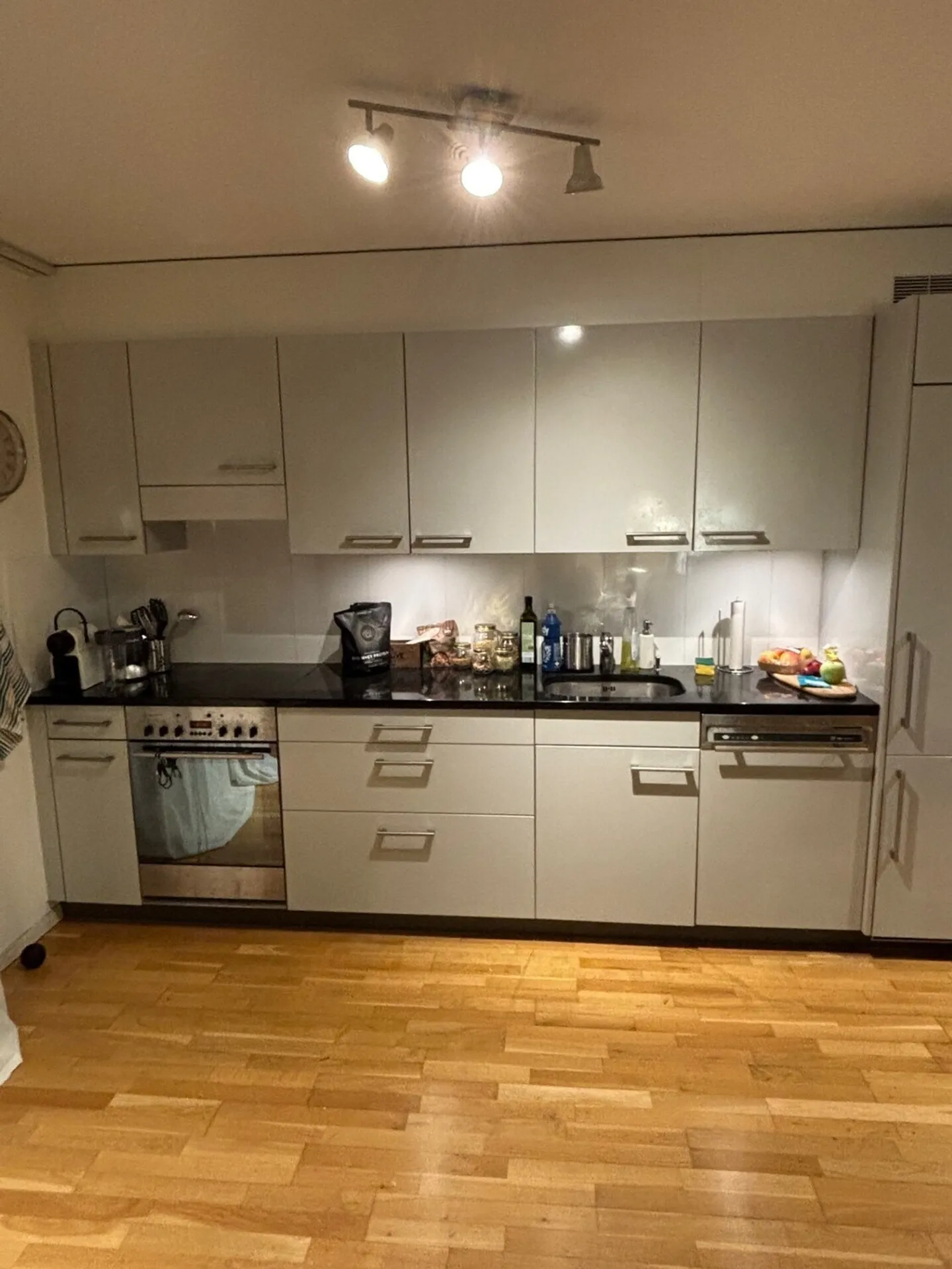 Charming Apartment with Terrace - Photo 2 of 7