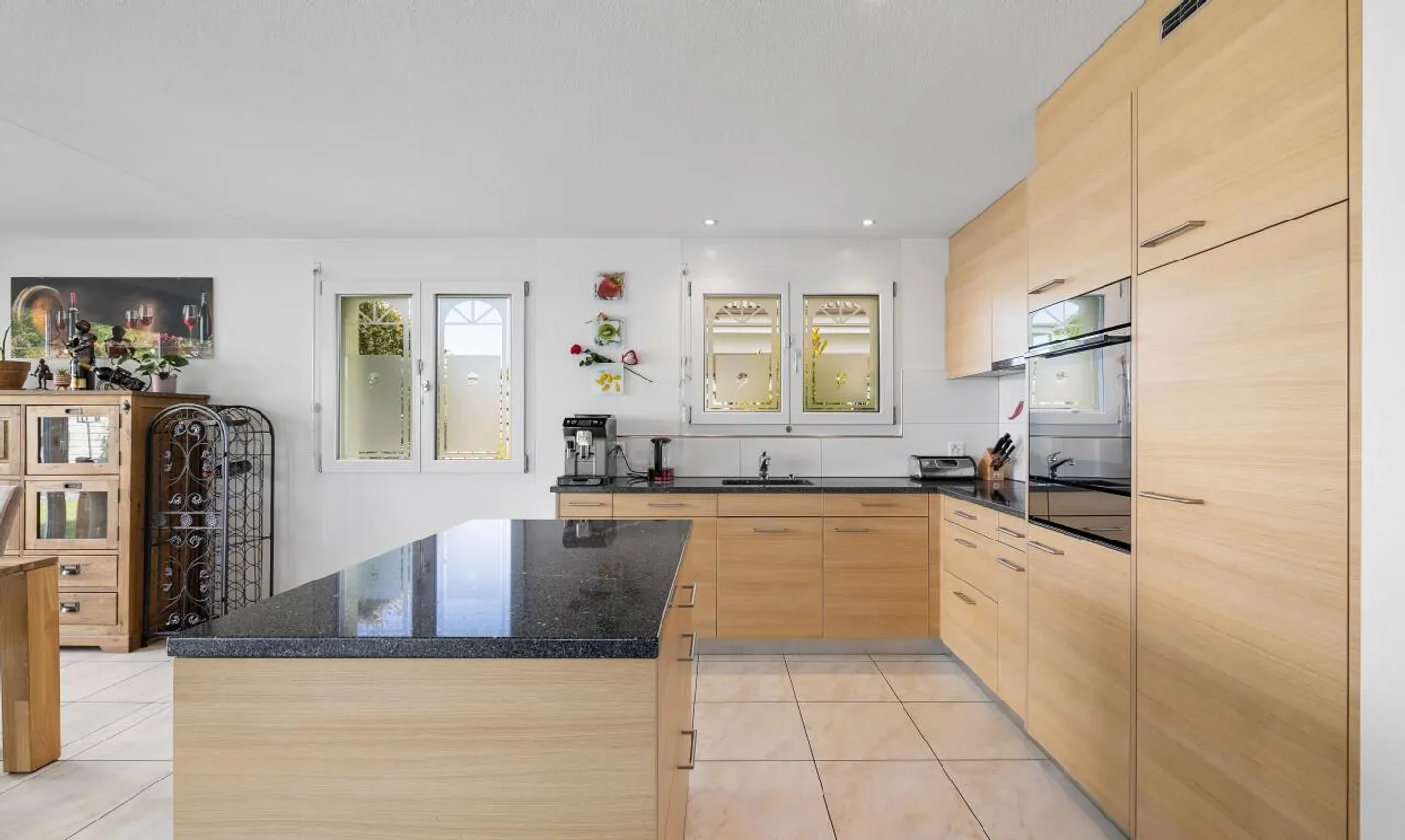 Traumhaftes Familienhaus mit Garten, Pool und zentraler Lage - Foto 8 von 13