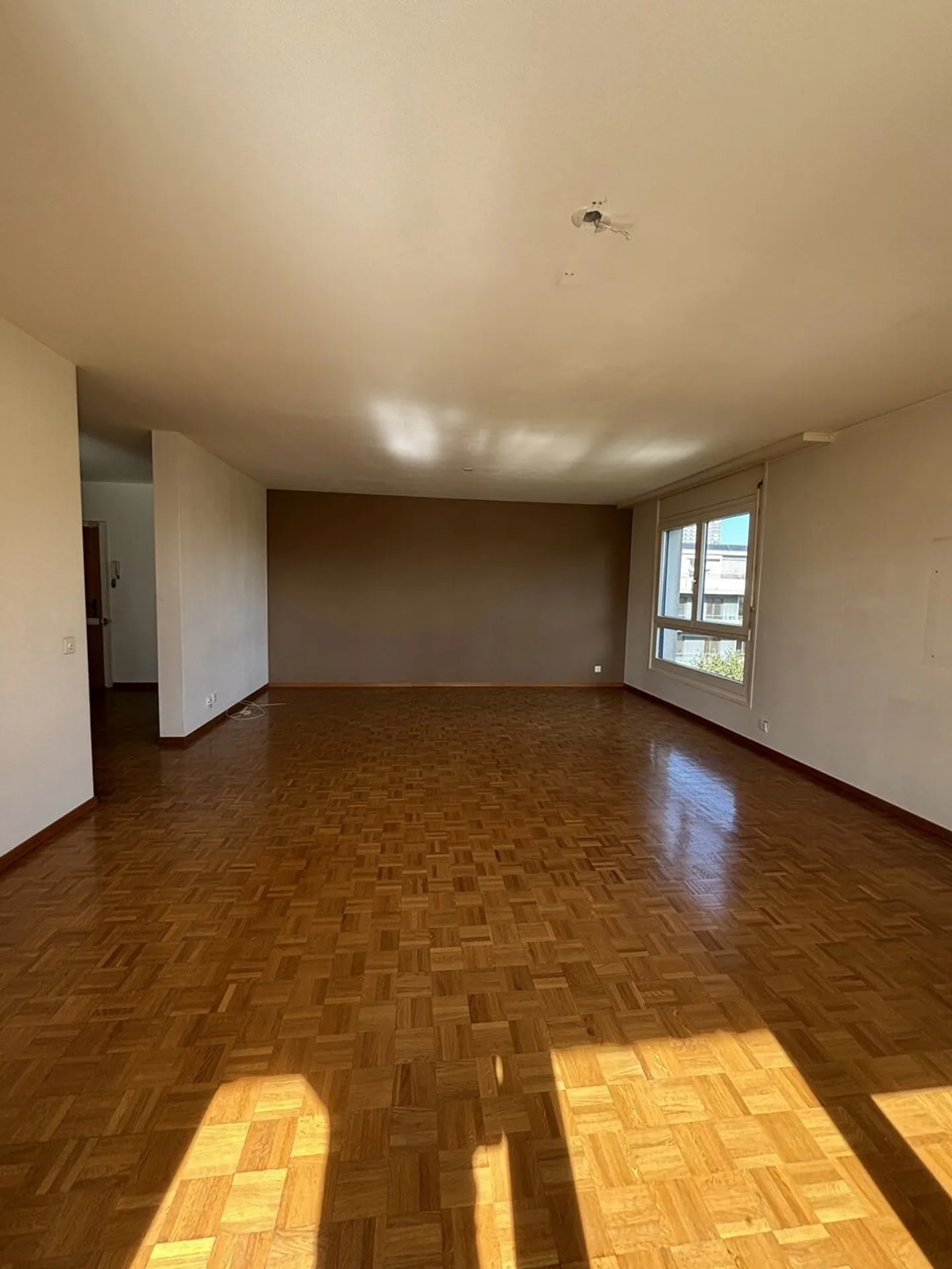 Beautiful apartment with unobstructed view close to international organizations - Photo 9 of 11