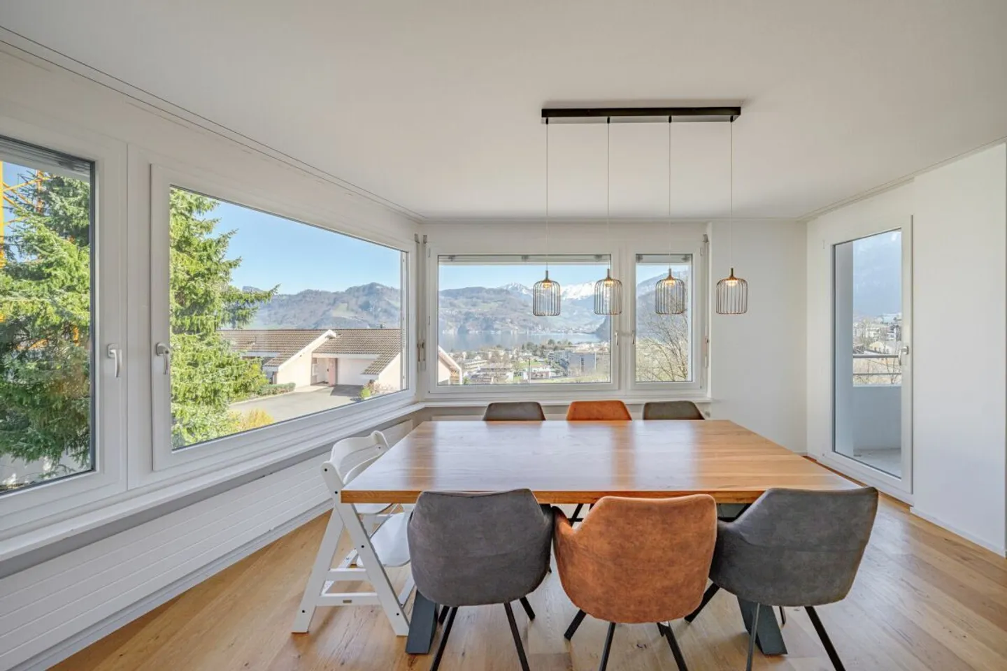 APPARTAMENTO ATTRAENTE CON VISTA SUL LAGO - Foto 1 di 8