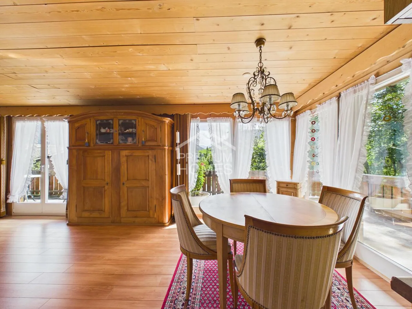 Un chalet, deux unités, de nombreuses possibilités - Votre chance ! - Photo 4 sur 13