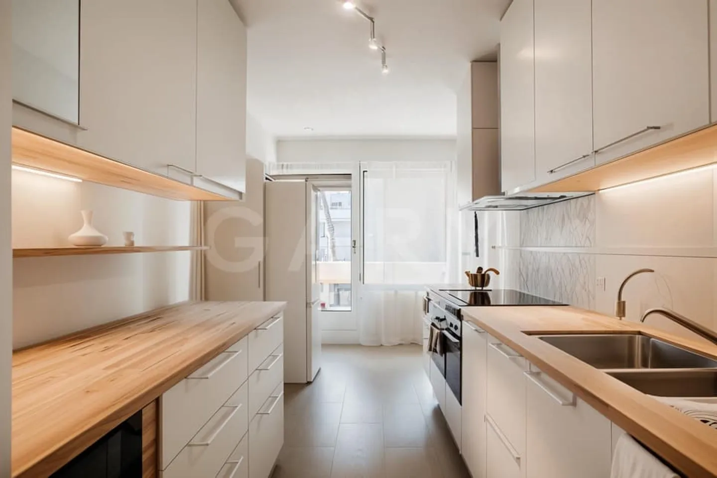 7 rooms Apartment - Photo 2 of 8