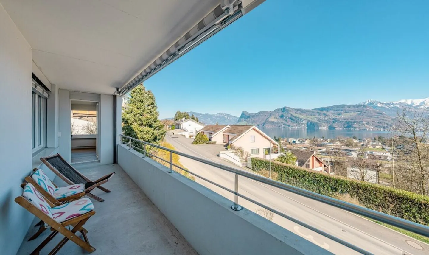 APPARTAMENTO ATTRAENTE CON VISTA SUL LAGO - Foto 7 di 8