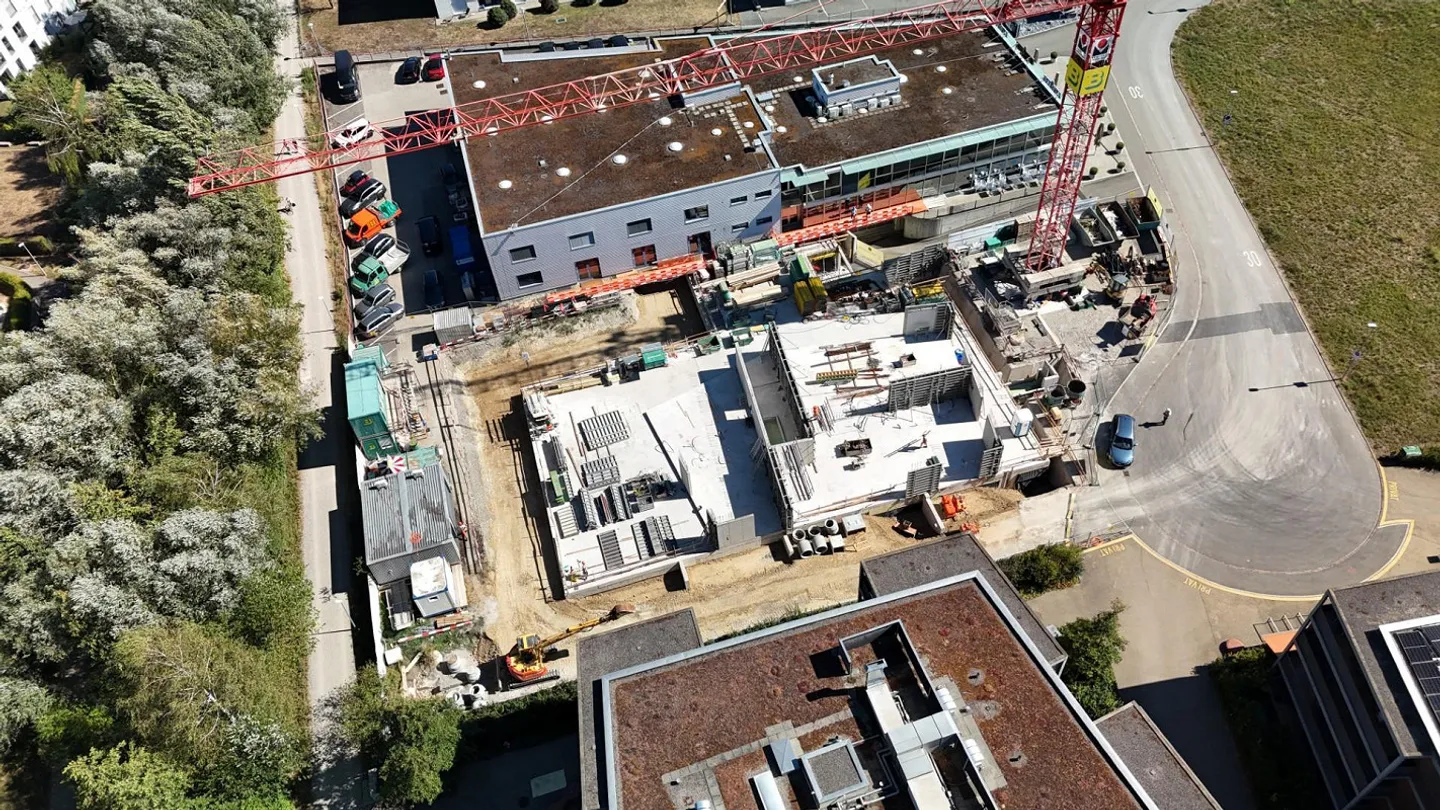 Best sunny 4.5-room apartment in a good residential area - Photo 2 of 5
