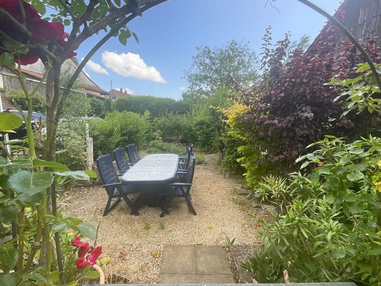 Large detached house 325 m2 divided into two apartments. - Photo 3 of 13