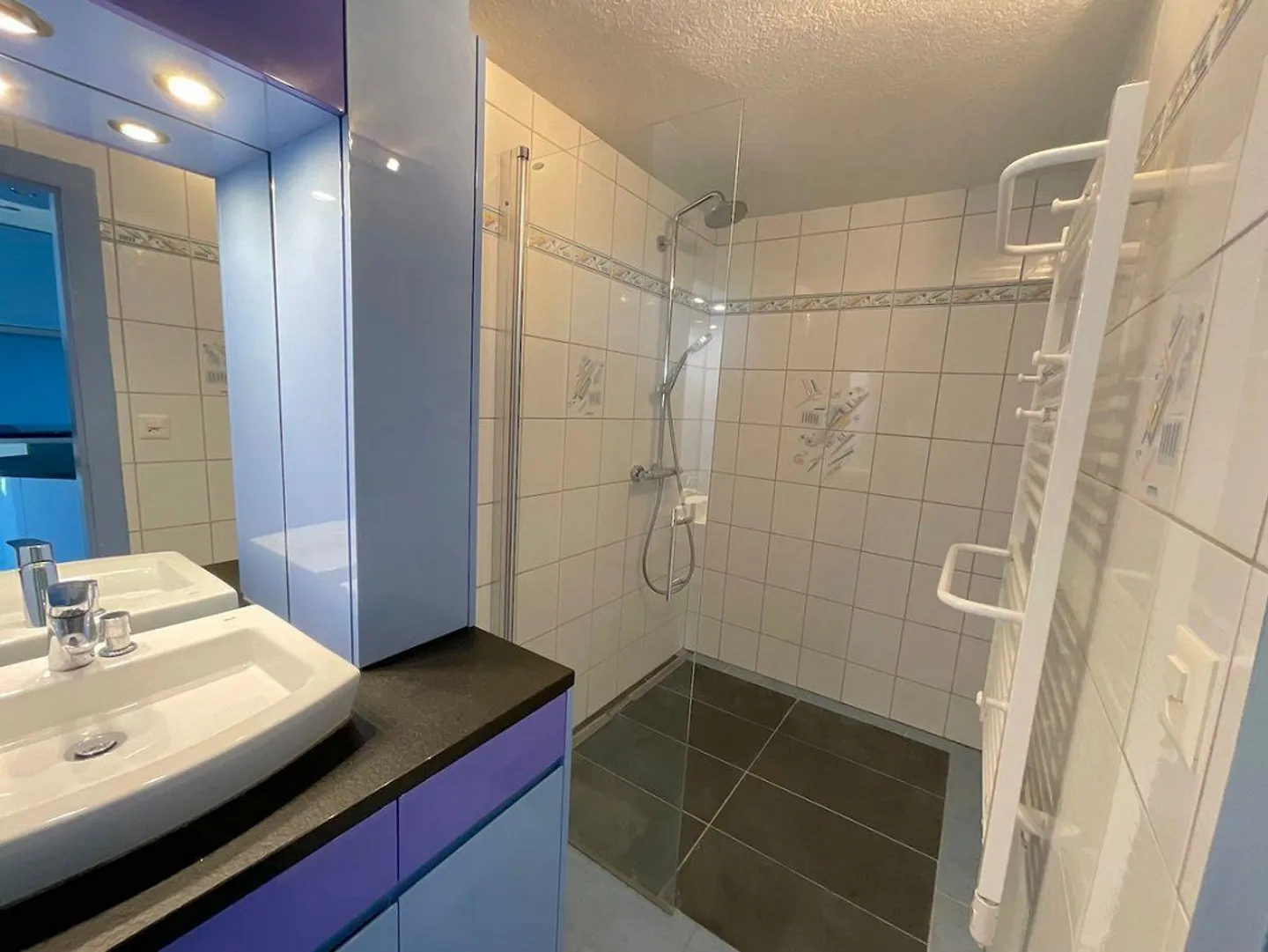 Large detached house 325 m2 divided into two apartments. - Photo 7 of 13