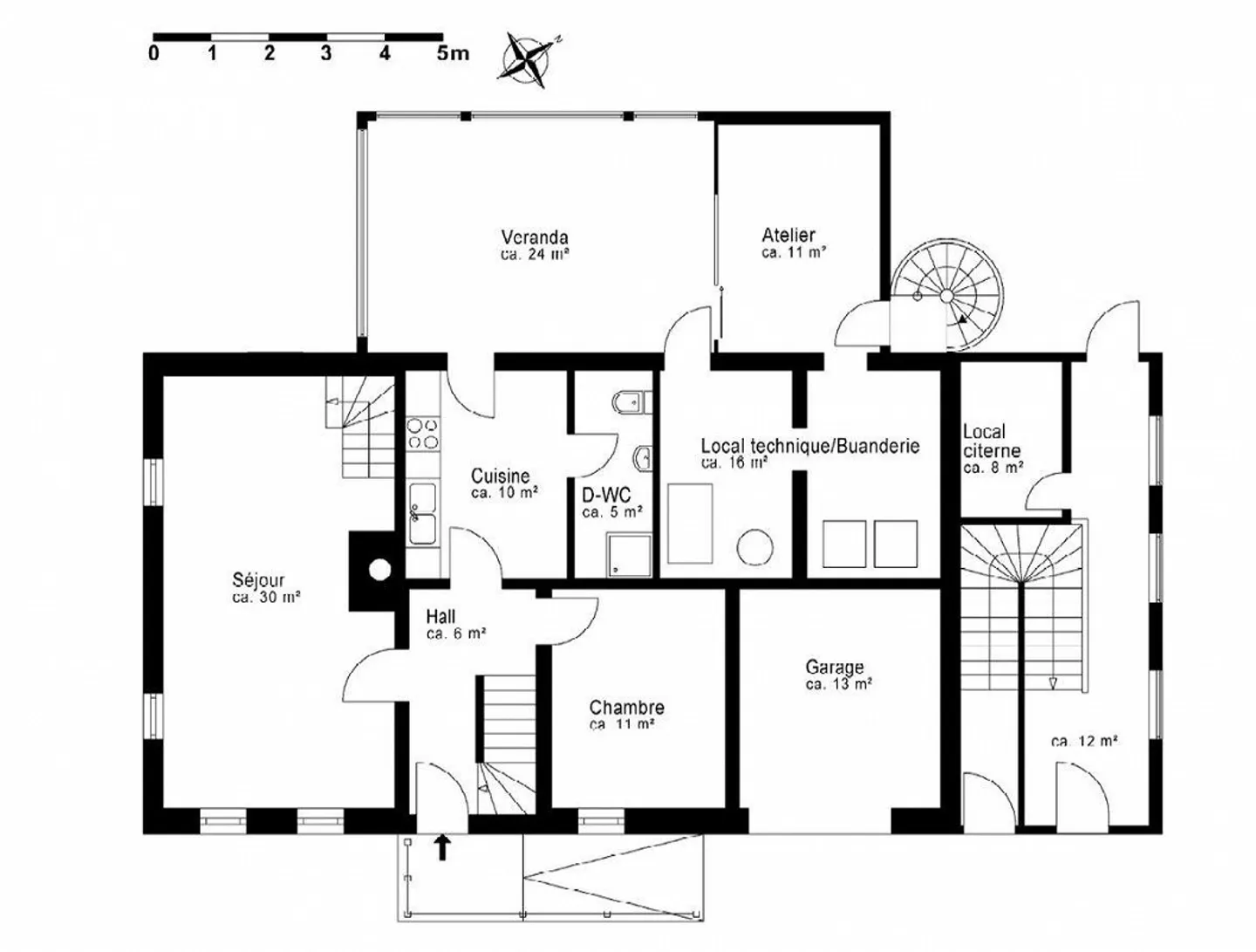 Large detached house 325 m2 divided into two apartments. - Photo 11 of 13