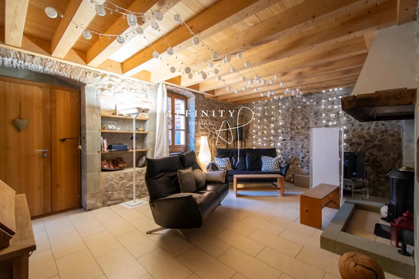 7-room House - Photo 2 of 12