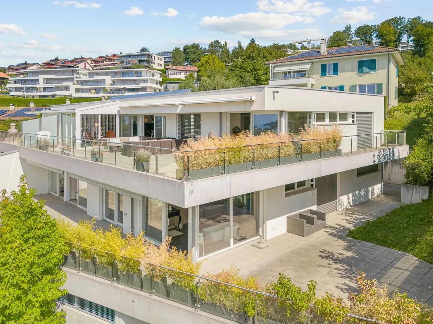 Duplex penthouse with unobstructed view of Lake Geneva - Photo 9 of 9