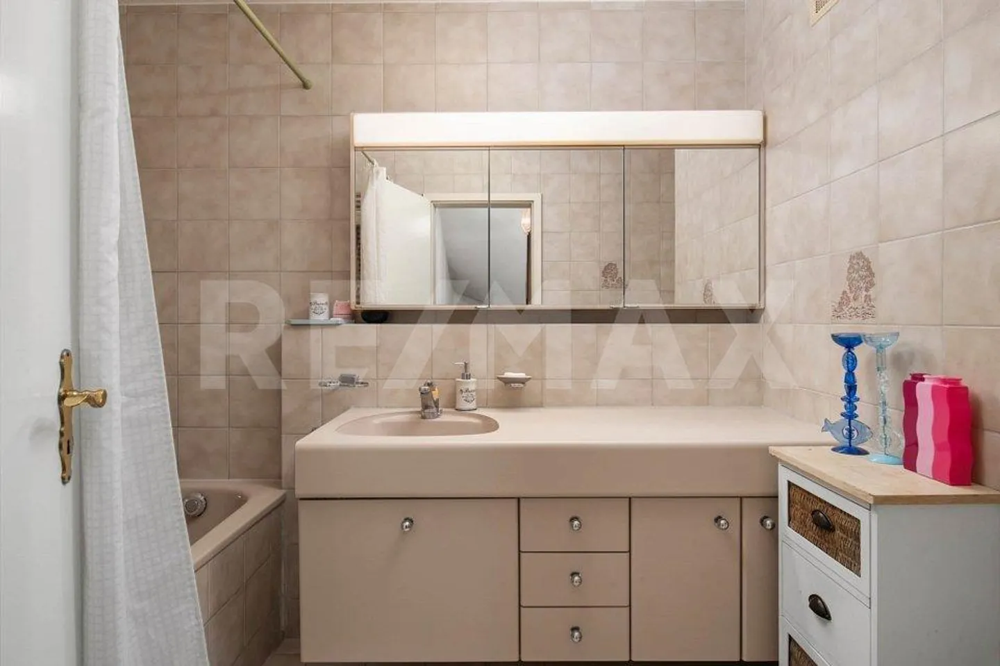 House with 5 rooms - Photo 9 of 13