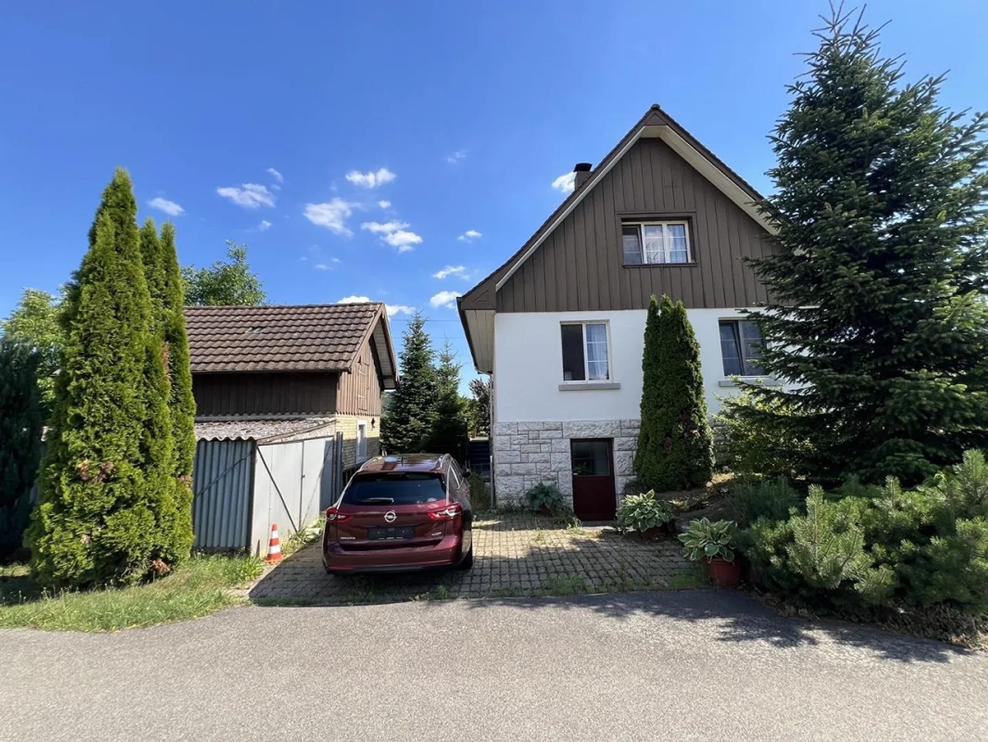 Ancienne maison de garde-barrière avec beaucoup de potentiel à Löhningen - Photo 2 sur 17