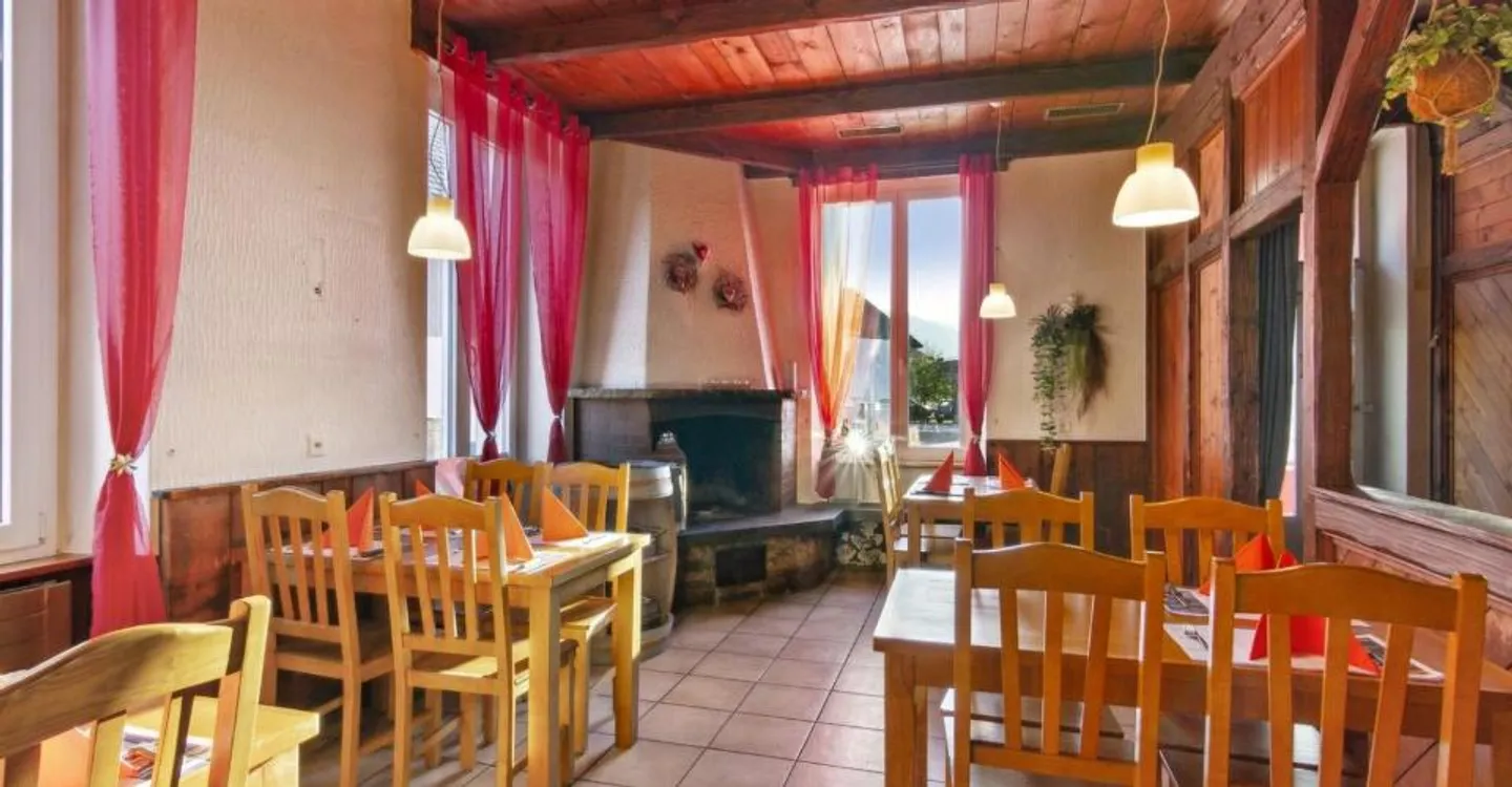Wunderschönes Gebäude mit 2 Wohnungen und einem Restaurant - Foto 5 von 8