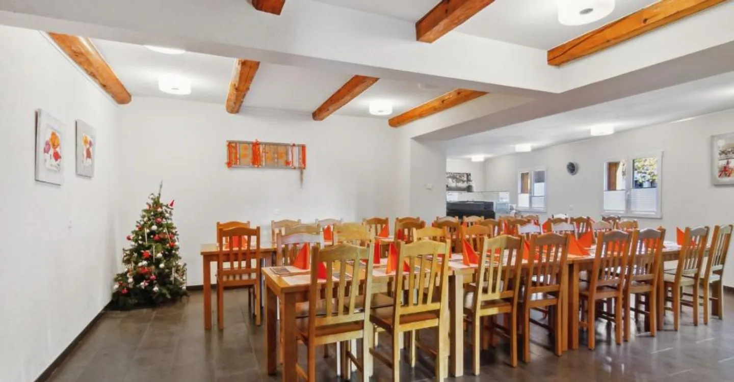 Wunderschönes Gebäude mit 2 Wohnungen und einem Restaurant - Foto 6 von 8