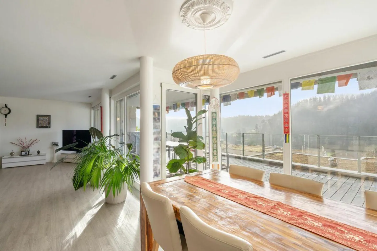 Grosszügige 3,5-Zimmerwohnung in ruhiger Wohnlage nahe der Stadt Zü... - Foto 1 von 7