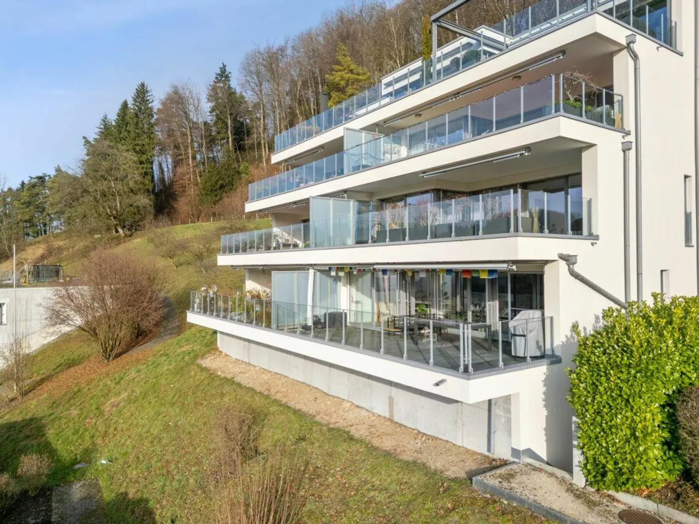 Grosszügige 3,5-Zimmerwohnung in ruhiger Wohnlage nahe der Stadt Zü... - Foto 5 von 7