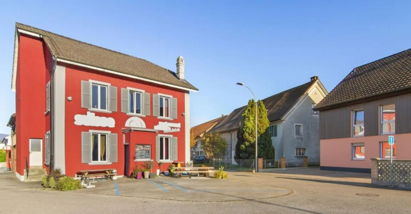 Wunderschönes Gebäude mit 2 Wohnungen und einem Restaurant - Foto 8 von 8