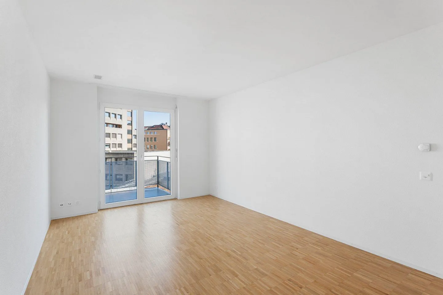 Modern Apartment with Balcony - Photo 9 of 10