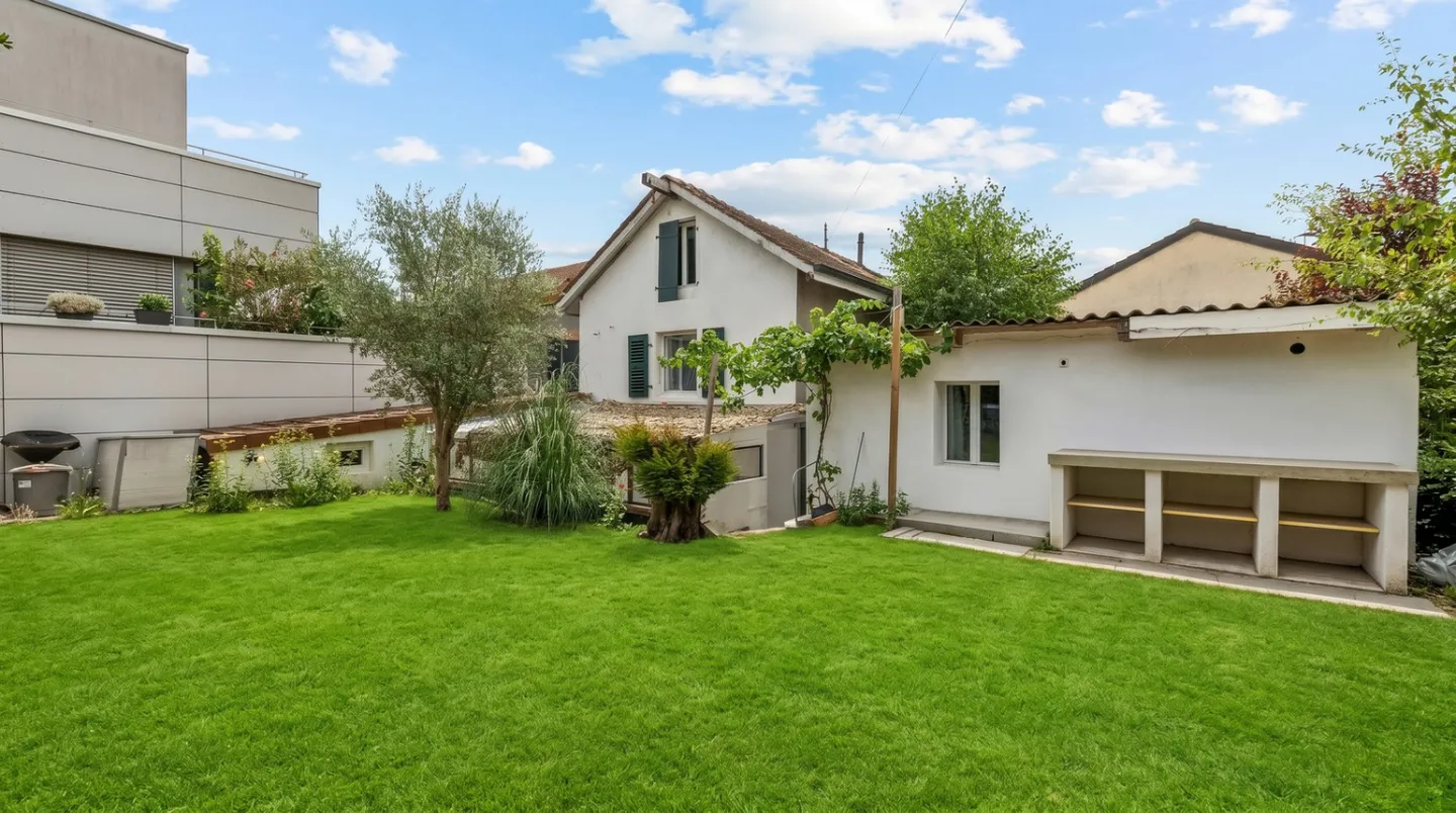 Detached house with garden and independent apartment in Vernier - Photo 1 of 7