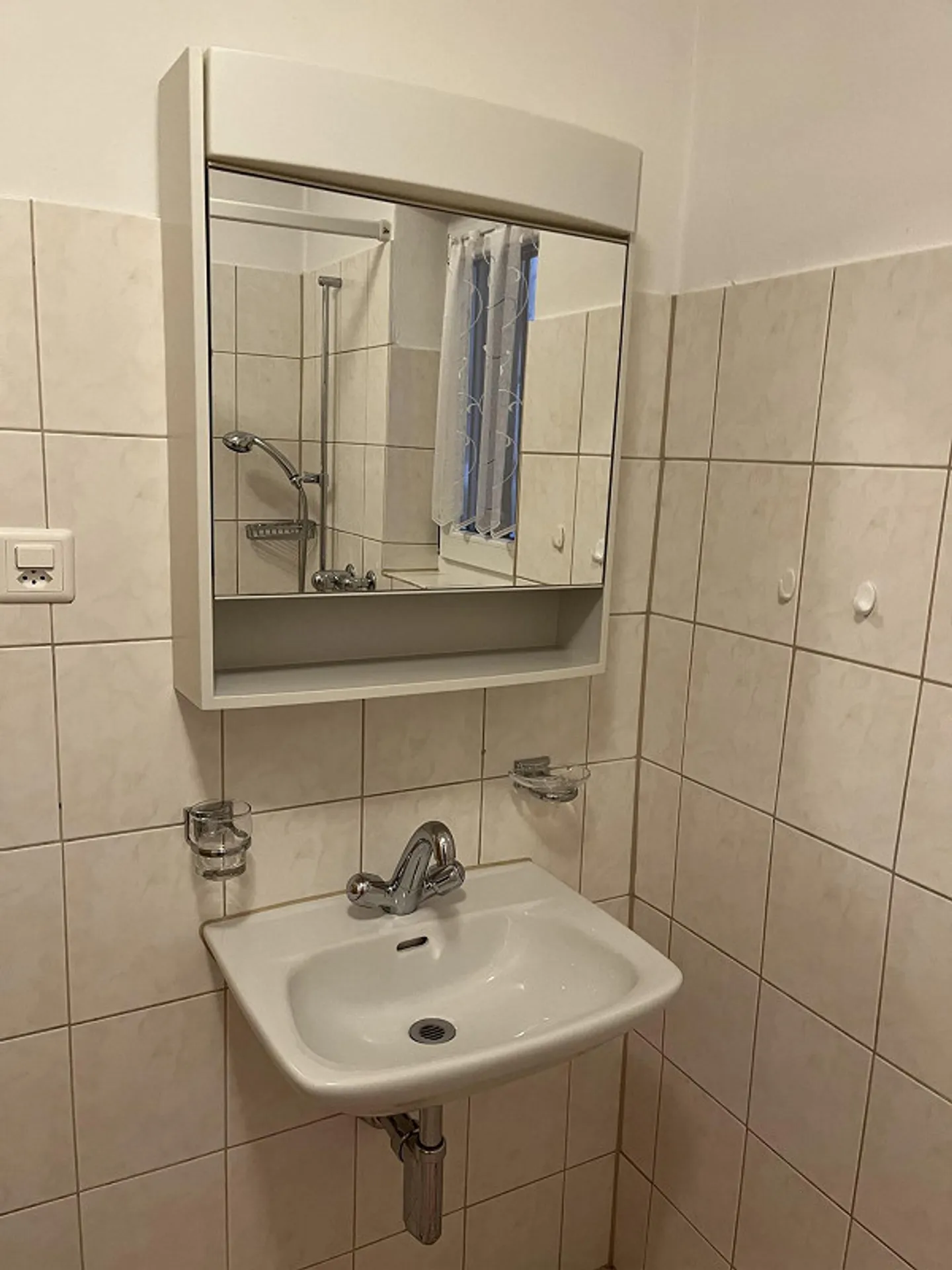 Bright studio apartment for rent - Photo 6 of 8