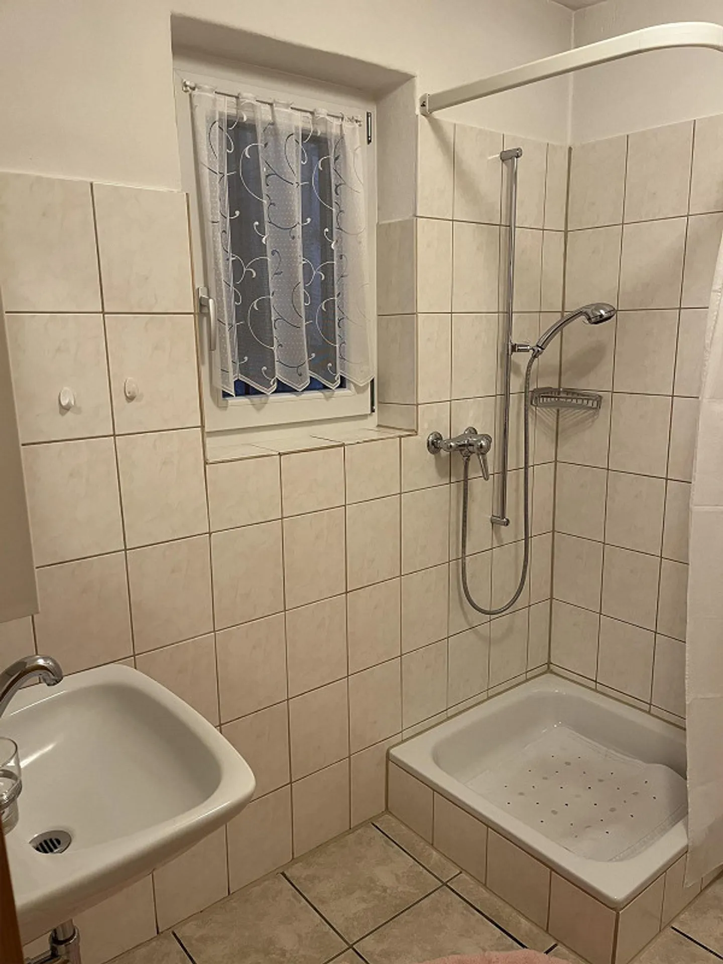 Bright studio apartment for rent - Photo 8 of 8