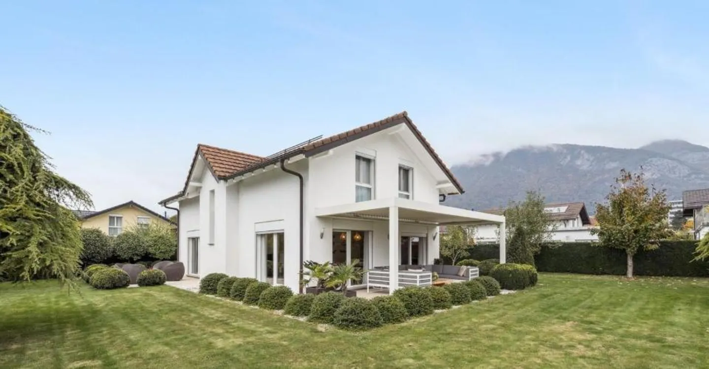 Magnificent individual villa, breathtaking view of the Dents-du-Midi - Photo 1 of 13