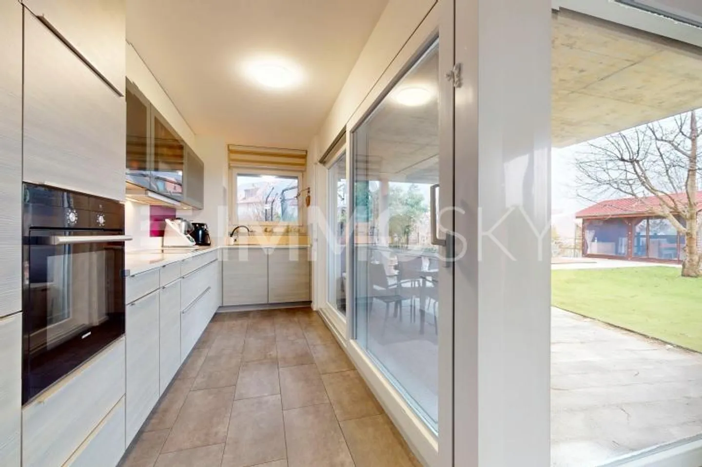 Appartement charmant avec jardin - Photo 3 sur 5