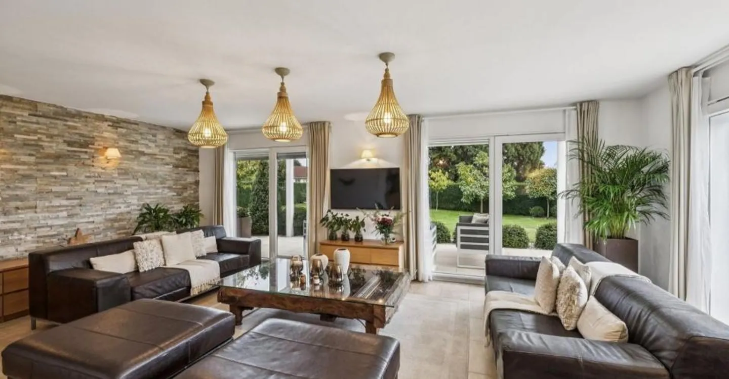 Magnificent individual villa, breathtaking view of the Dents-du-Midi - Photo 4 of 13