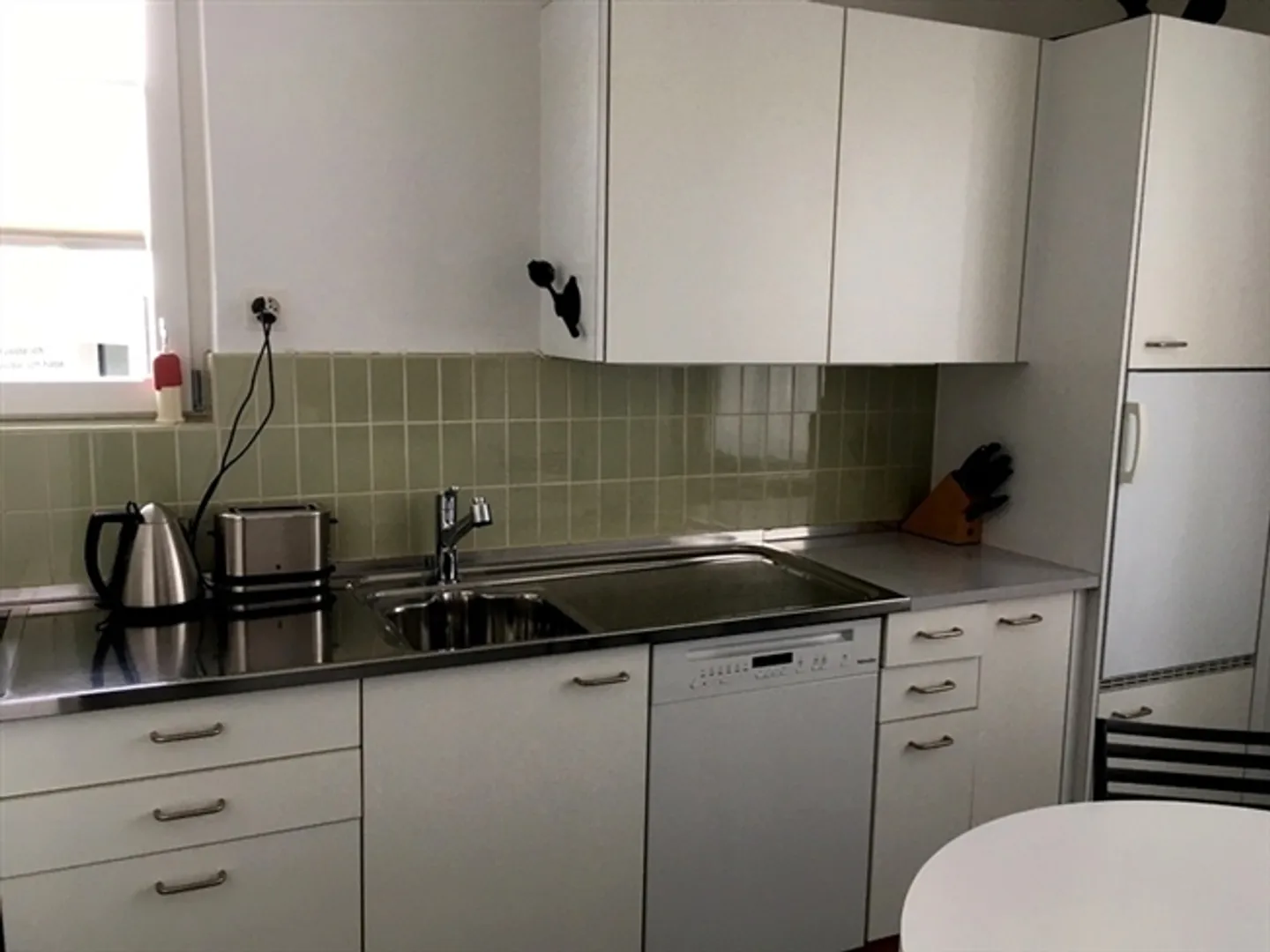 POUR INDIVIDUS À THUN (BE), MEUBLÉ, TEMPORAIRE - Photo 2 sur 9