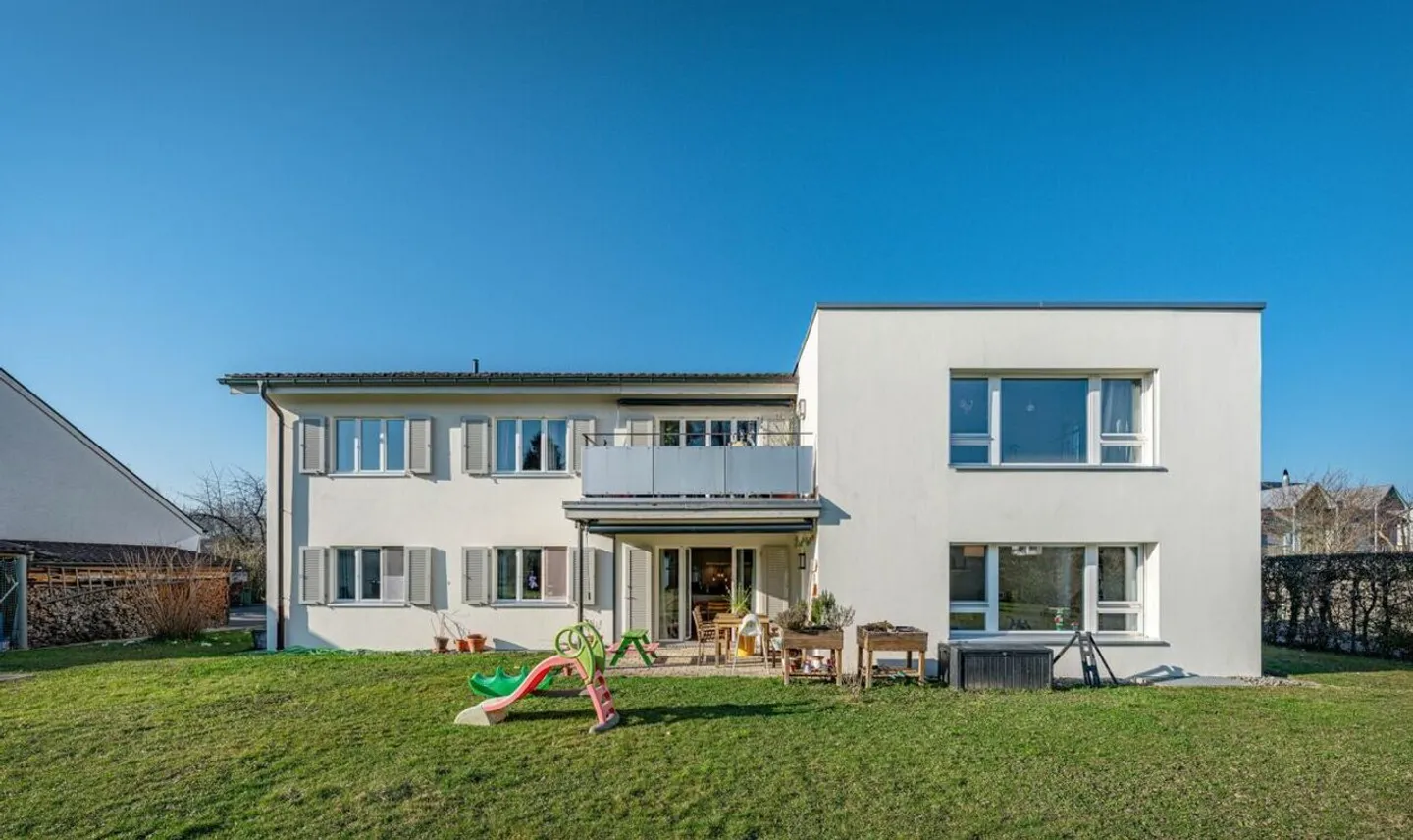 CASA MULTIFAMILIARE CON DUE APPARTAMENTI DA 4,5 STANZE - Foto 2 di 8