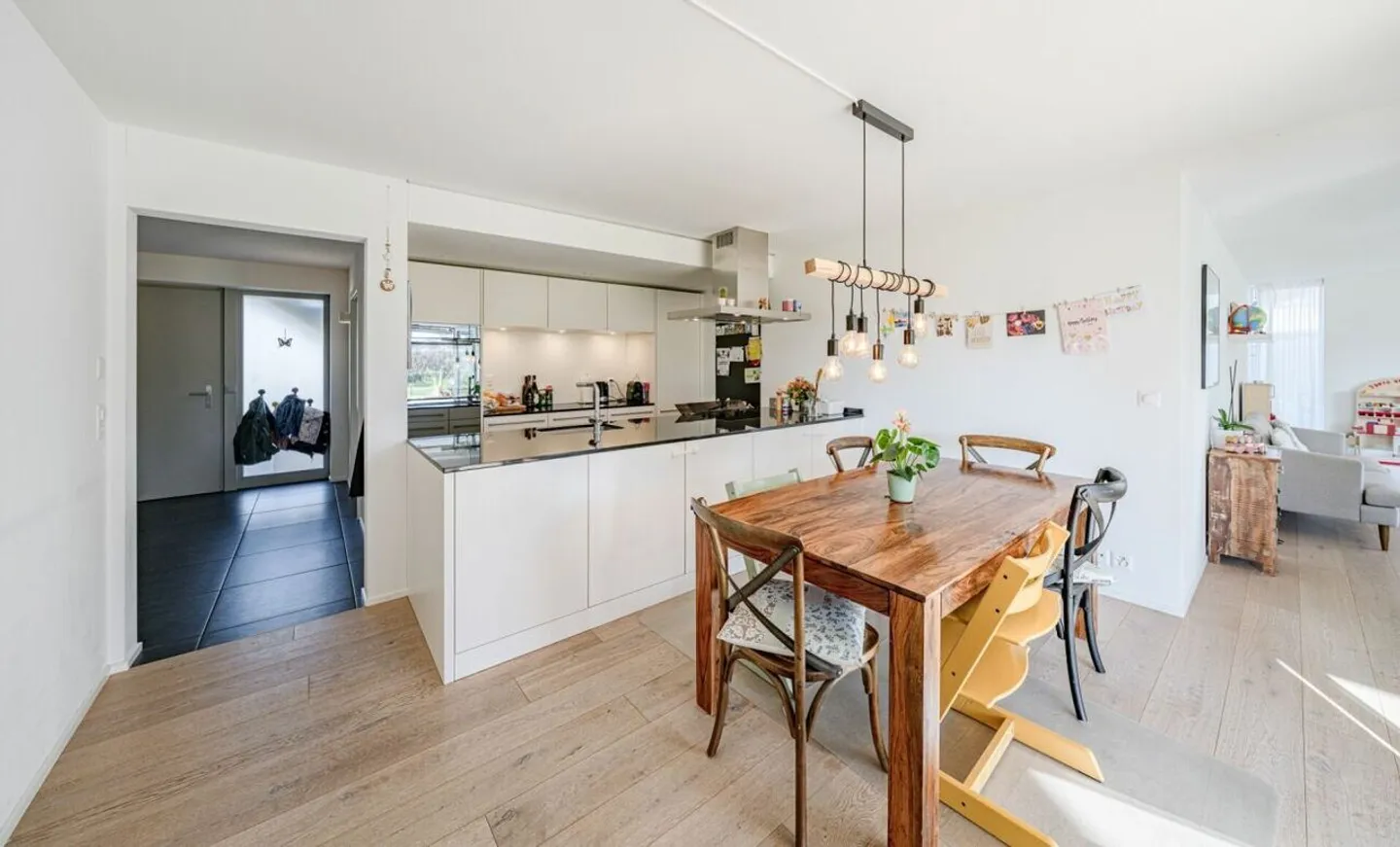 CASA MULTIFAMILIARE CON DUE APPARTAMENTI DA 4,5 STANZE - Foto 4 di 8