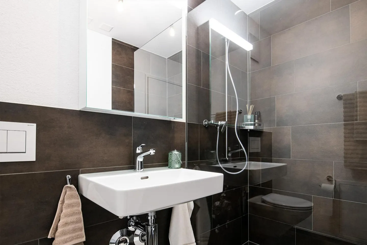 Neu Hausen in Neuhausen - moderne 3.5-Zimmer-Wohnung mit atemberaub... - Photo 7 of 9