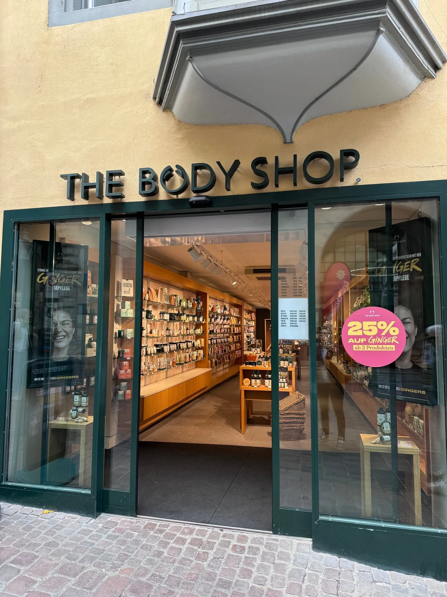 grosse Ladenfläche in Schaffhausen in charmantem Erker-Altstadthaus - Foto 1 von 12