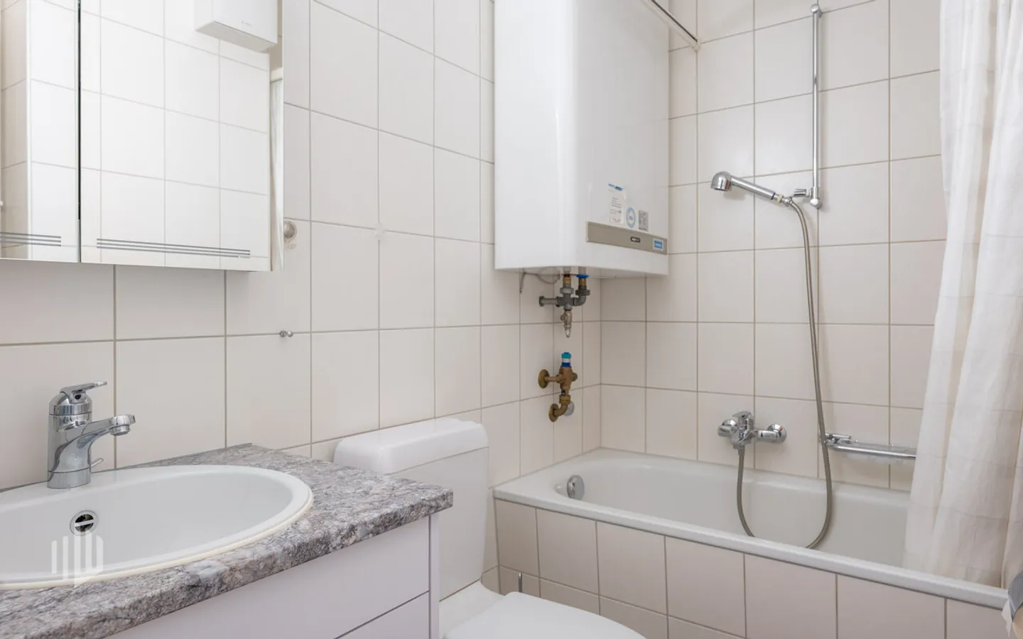 ImmoWyss - Casa plurifamiliare con 6 appartamenti affittati a Ittigen - Foto 8 di 13