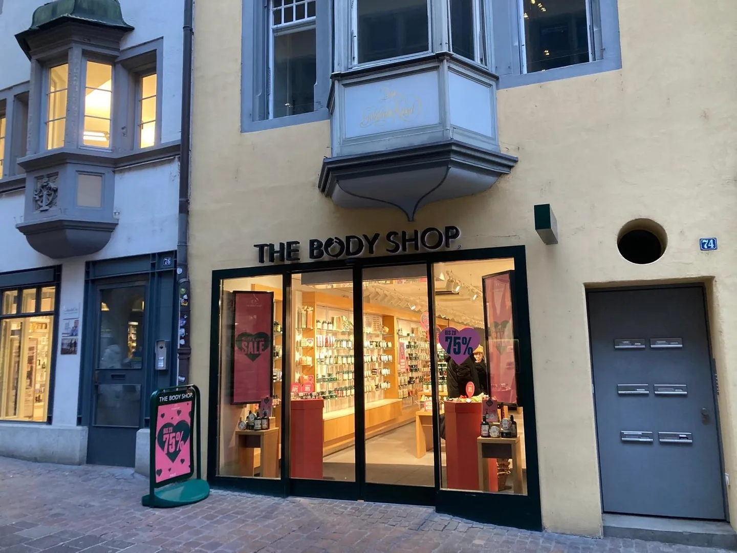 grosse Ladenfläche in Schaffhausen in charmantem Erker-Altstadthaus - Foto 3 von 12