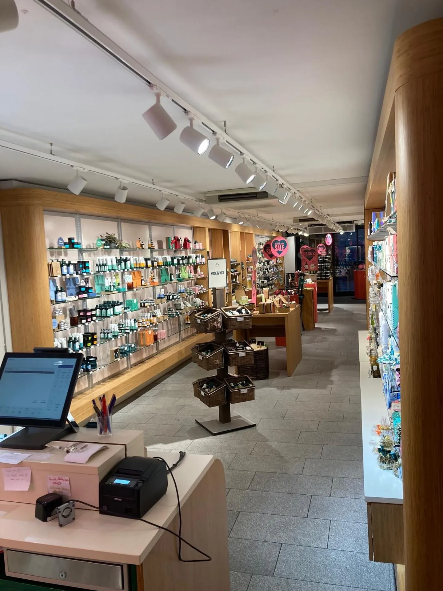 grosse Ladenfläche in Schaffhausen in charmantem Erker-Altstadthaus - Foto 5 von 12