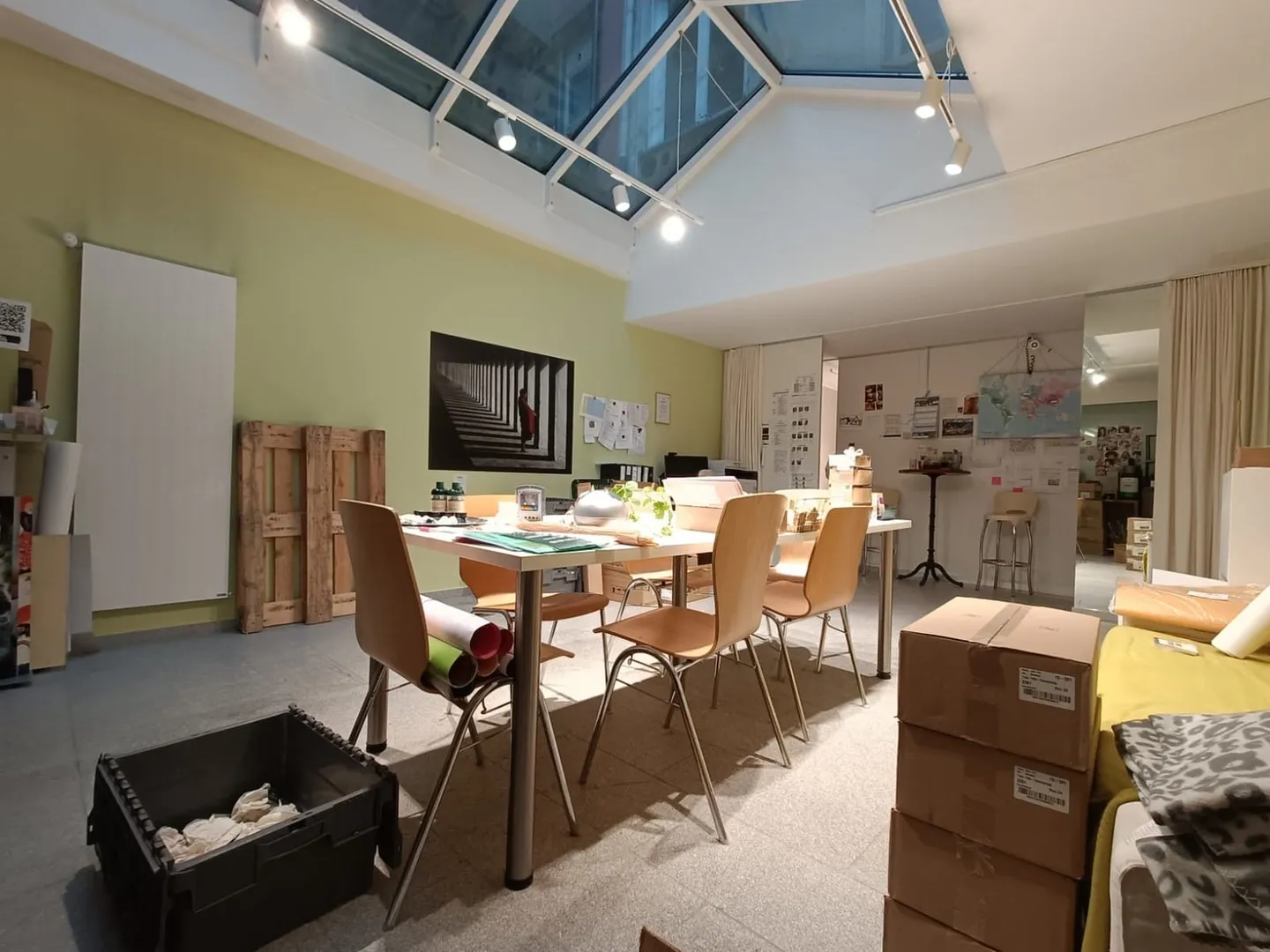 grosse Ladenfläche in Schaffhausen in charmantem Erker-Altstadthaus - Foto 7 von 12