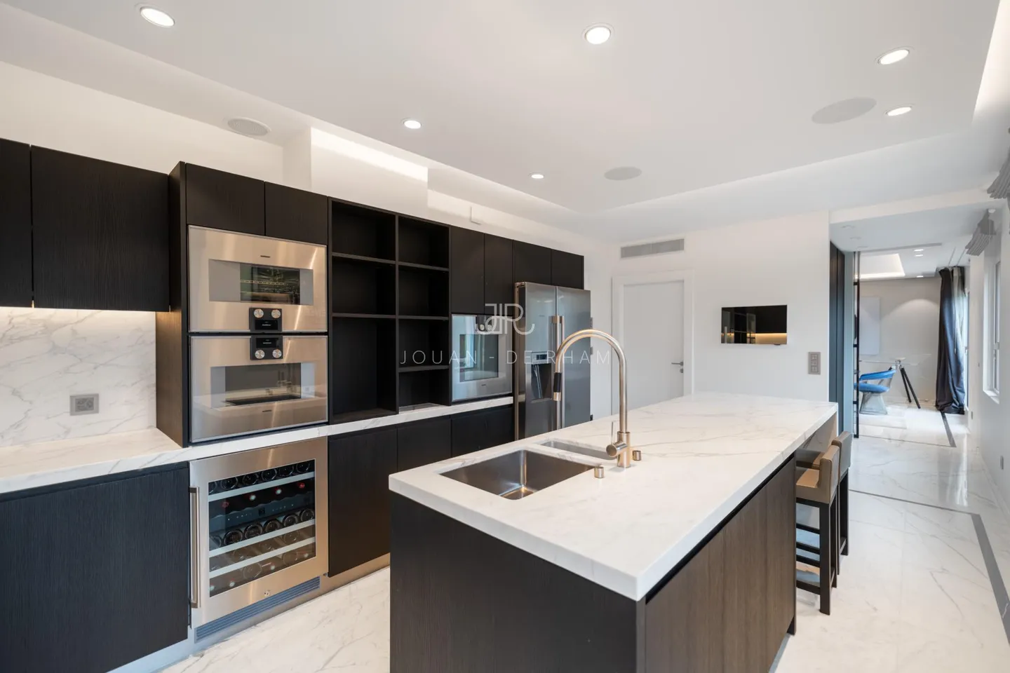 Magnificent Prestige Apartment - Photo 7 of 14