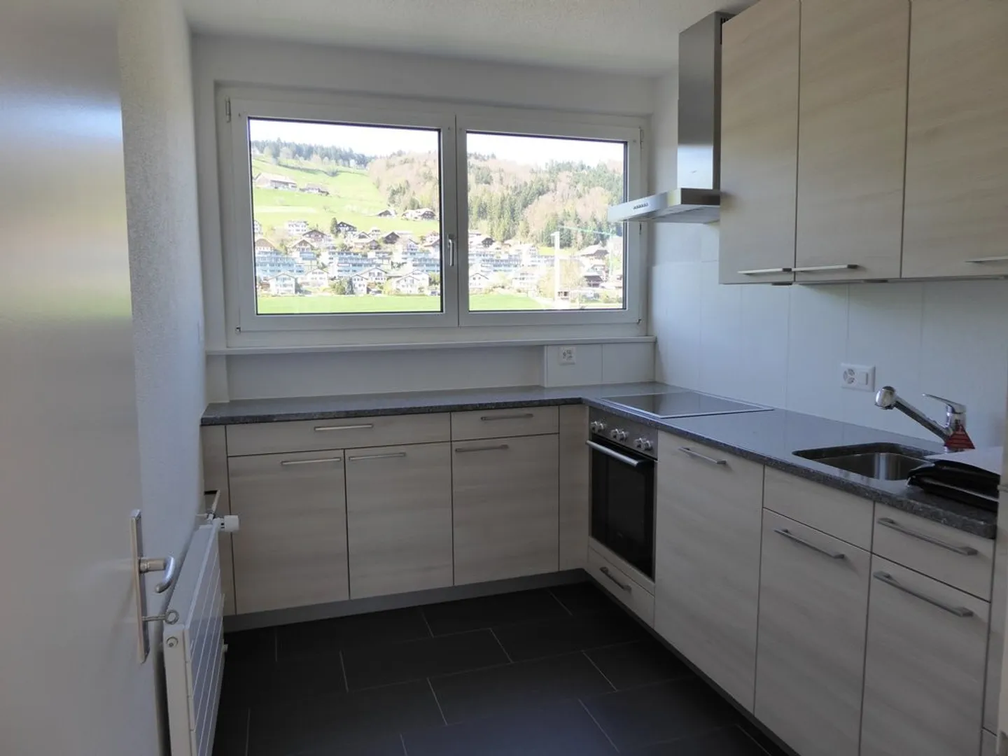 Attractive 3-room apartment in Konolfingen with a view of the greenery - Photo 2 of 7