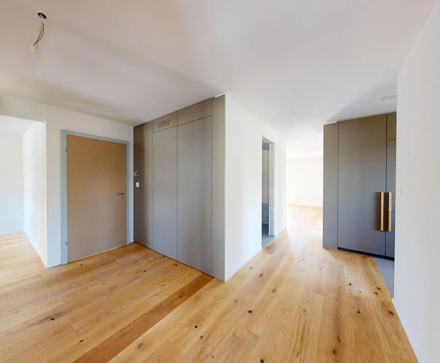 Appartamento di 3.5 locali come nuovo, al piano terra con sala fitness e terrazza sul tetto - Foto 3 di 13