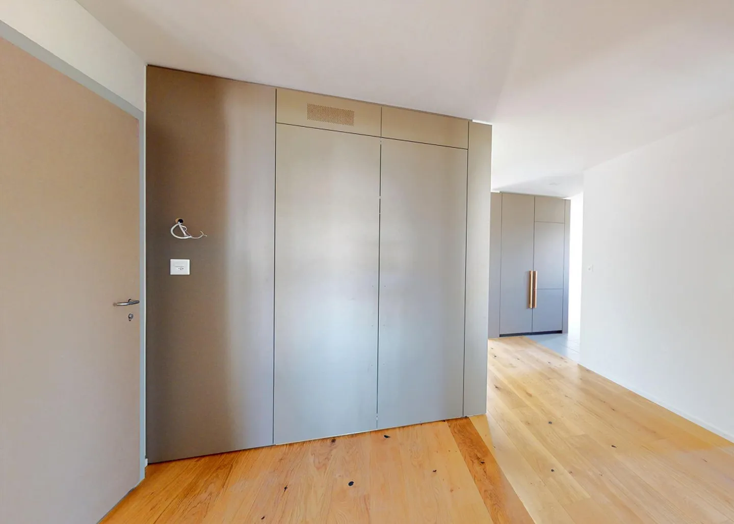 Appartamento di 3.5 locali come nuovo, al piano terra con sala fitness e terrazza sul tetto - Foto 8 di 13