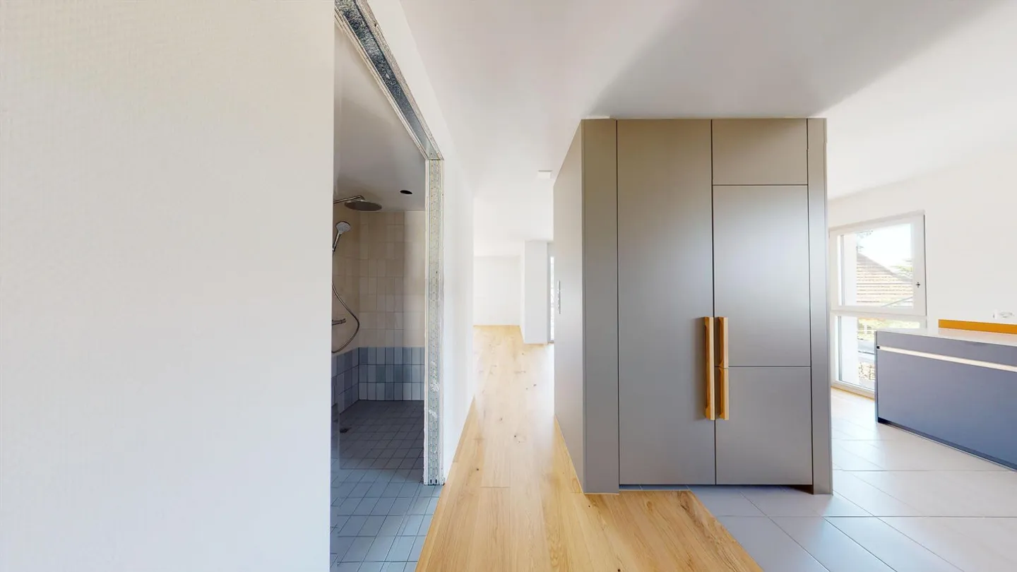 Appartamento di 3.5 locali come nuovo, al piano terra con sala fitness e terrazza sul tetto - Foto 10 di 13