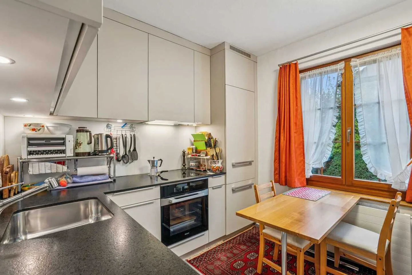 Maison individuelle élégante avec une ambiance agréable et un jardin bien entretenu - Photo 7 sur 13