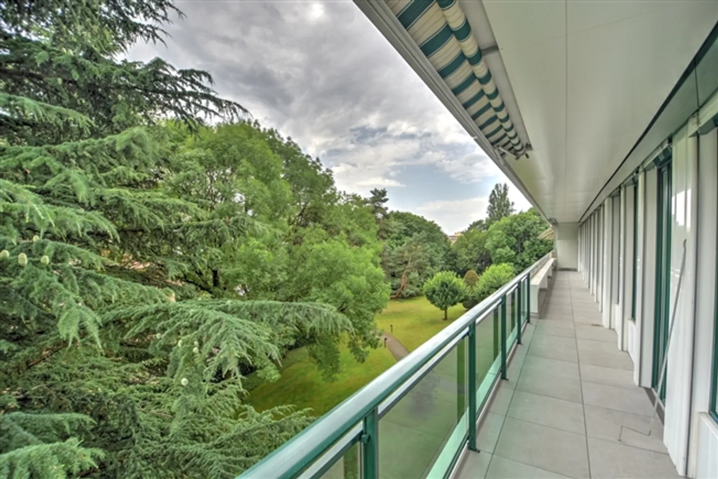 Offices for rent near Les Nations - 3rd floor - 330 m² - Photo 1 of 6