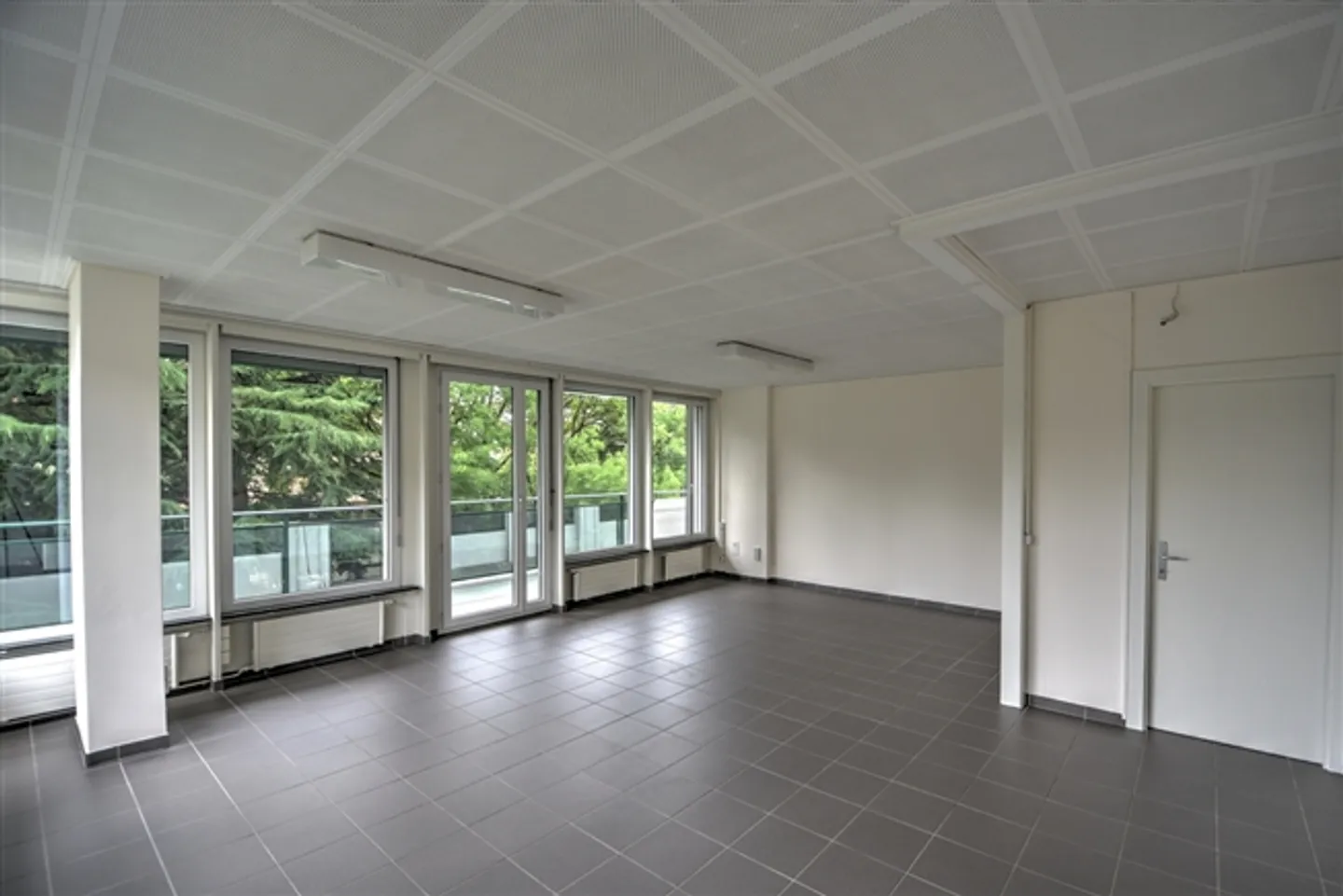 Offices for rent near Les Nations - 3rd floor - 330 m² - Photo 3 of 6