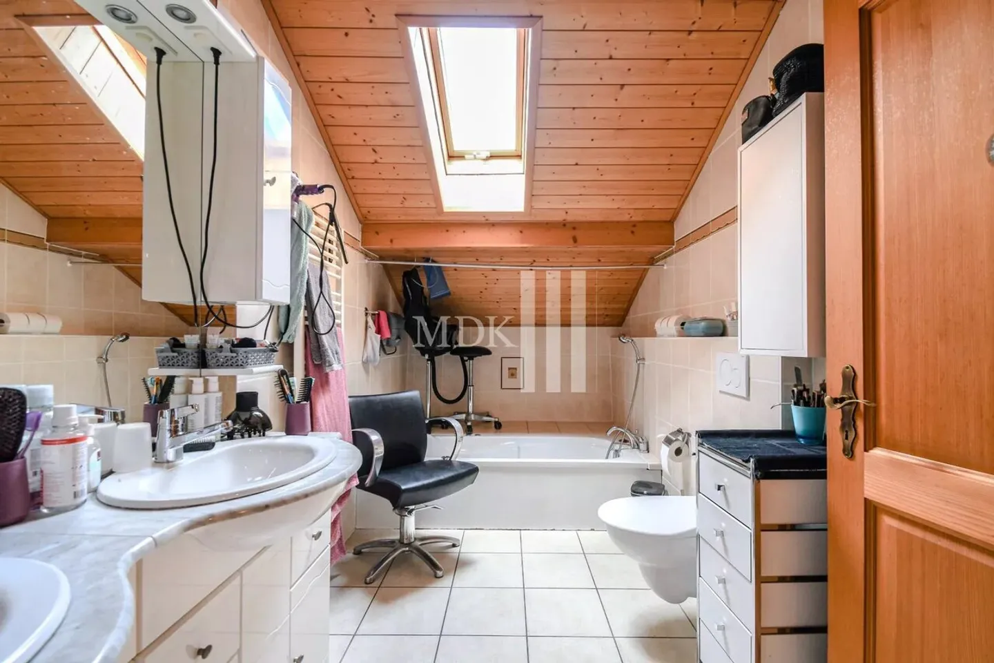 Authentisches Chalet mit zwei Wohnungen - Foto 8 von 13