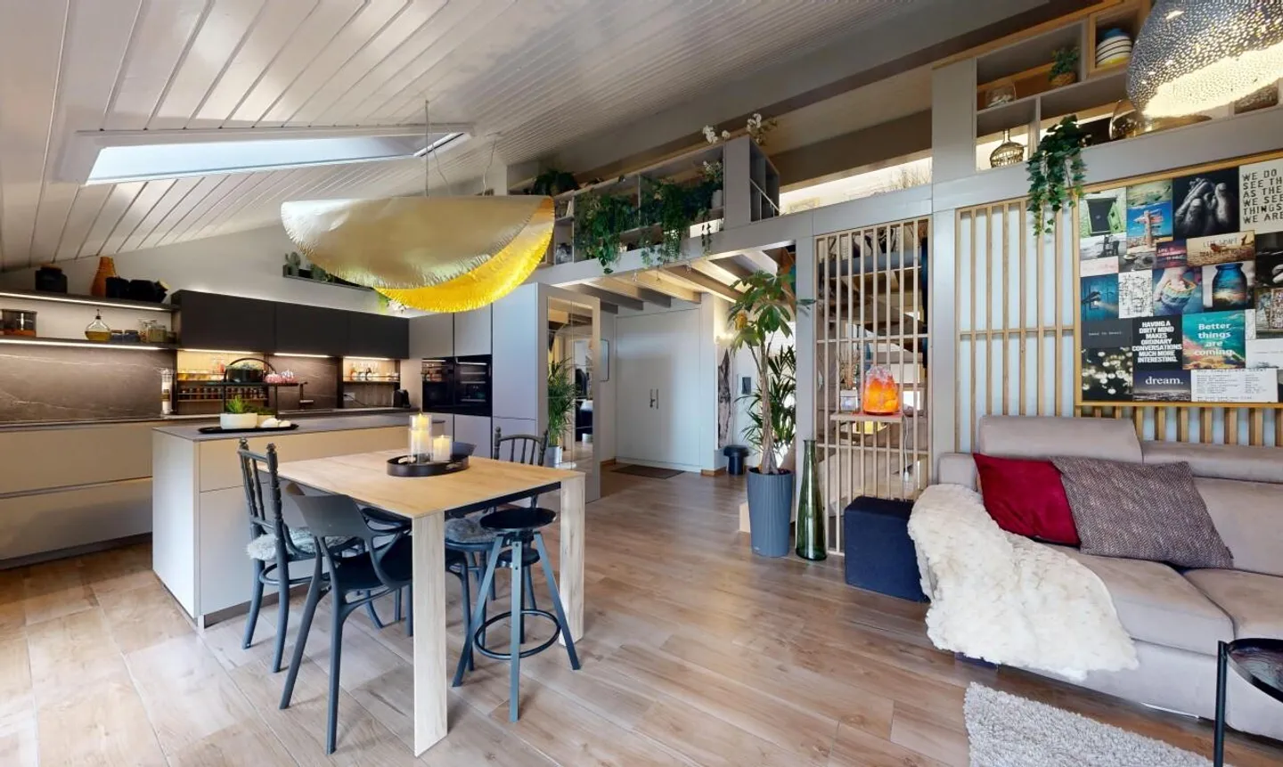 Beautiful 3.5 room renovated apartment in Soral, charm and comfort combined - Photo 2 of 11