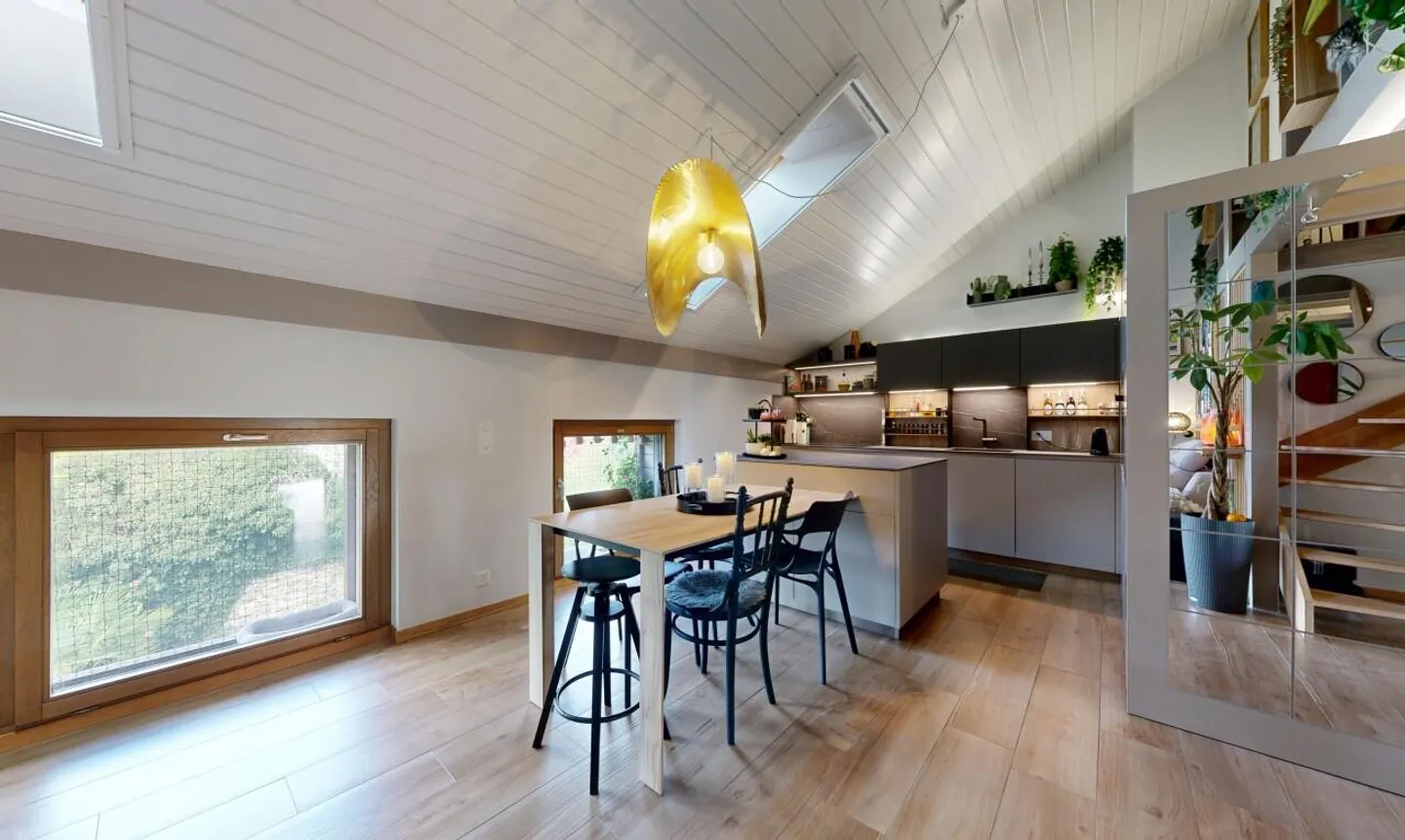 Beautiful 3.5 room renovated apartment in Soral, charm and comfort combined - Photo 3 of 11